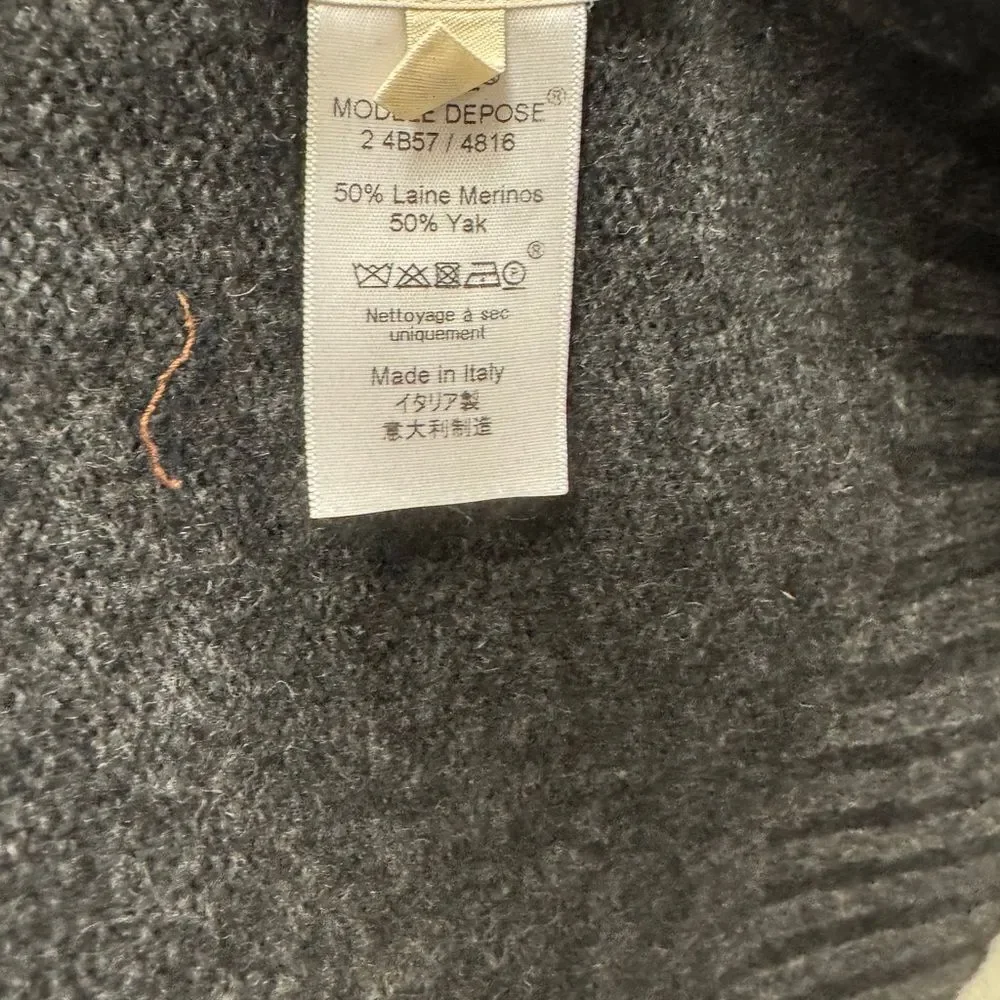 Céline Charcoal Gray Wool & Yak Blend Wrap Shawl Scarf with Ribbed Edges Auth